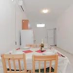 1 Bedroom Amazing In Biograd 아파트 비오그라드나모루
