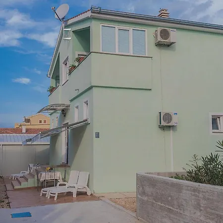 公寓 1 Bedroom Amazing In Biograd 比奥格勒·纳·莫鲁