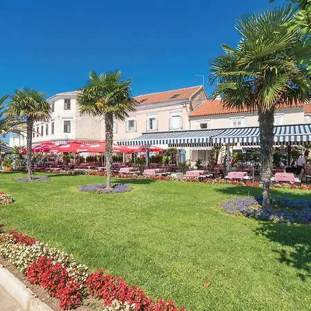 1 Bedroom Amazing In Biograd 公寓