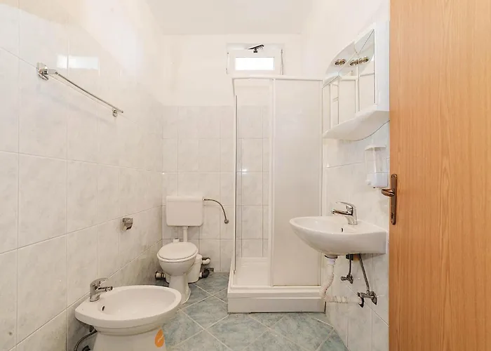 1 Bedroom Amazing In Biograd Lägenhet
