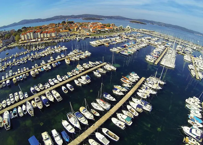 1 Bedroom Amazing In Biograd Lägenhet